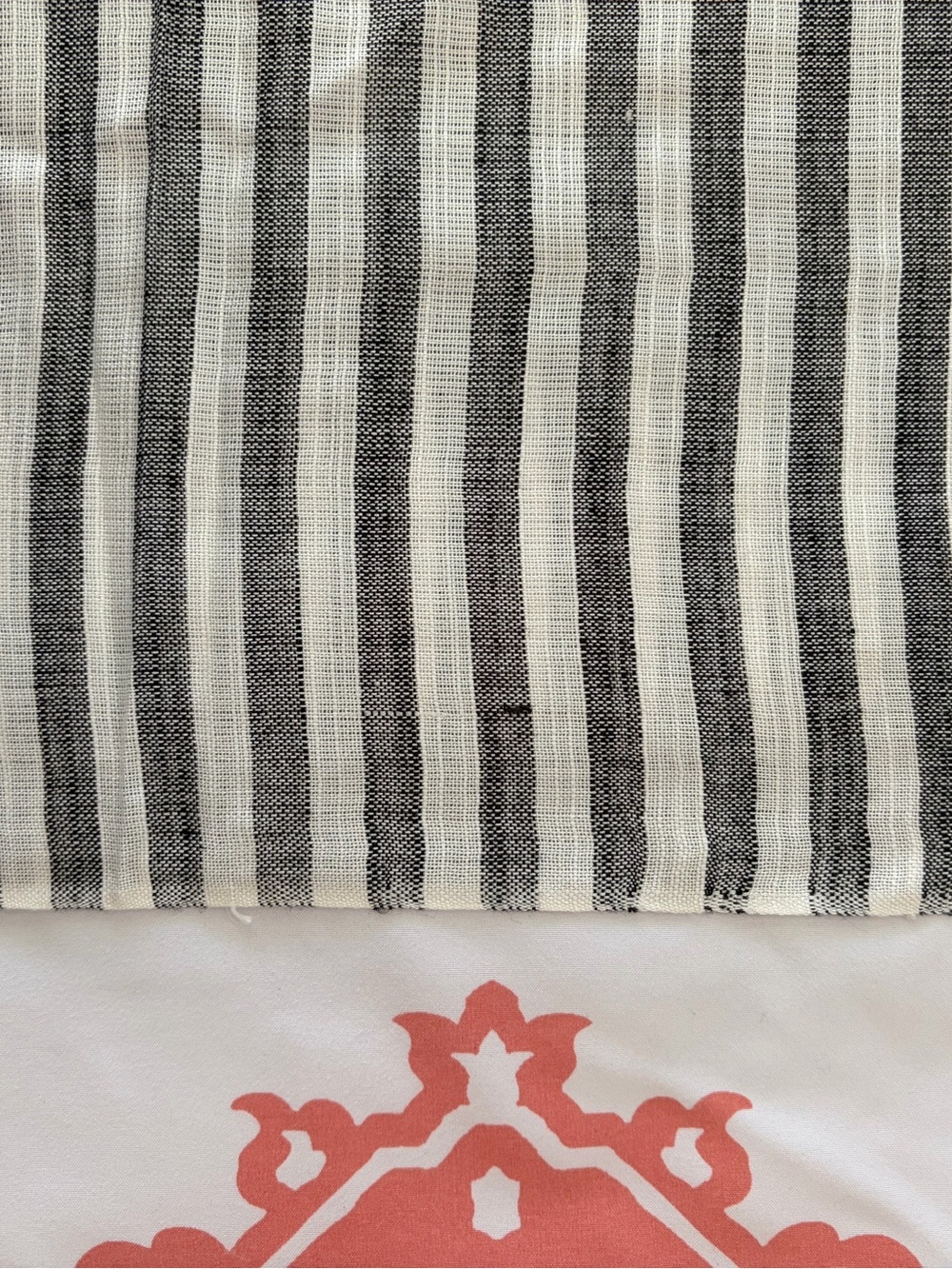 NWT, Anne Klein, Black and Off White Light Scarf - Picture 4 of 5